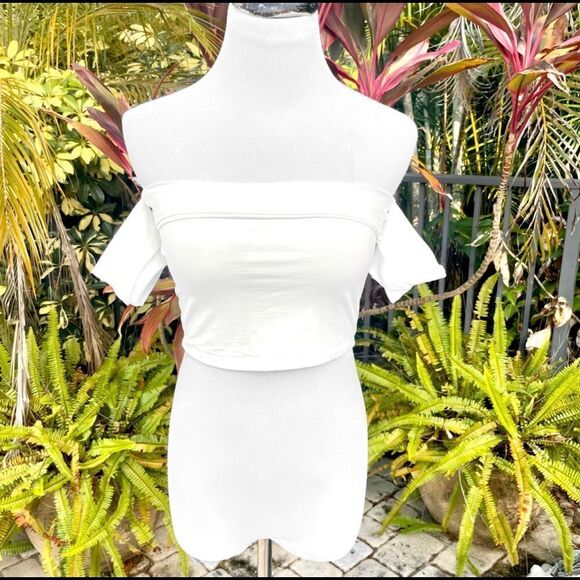 H:ours Cuffed Off-The-Shoulder Crop Top - Picture 2 of 6